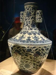 青花花卉紋貫耳瓷瓶 青花花卉紋貫耳瓷瓶