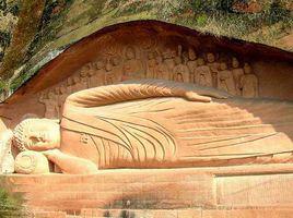 睡佛[天然睡佛——地形好像睡著的安詳巨人]