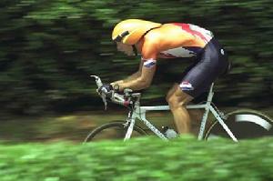 荷蘭拉波銀行車隊車手在比賽中