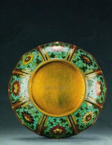 明景泰掐絲琺瑯番蓮紋盒 明景泰掐絲琺瑯番蓮紋盒