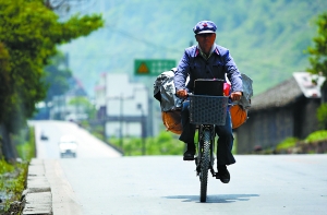 張朝鋒在採訪路上