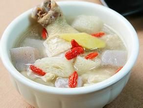 竹笙杞子煲山雞 竹笙杞子煲山雞