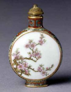 粉彩梅花圖瓷鼻煙壺 粉彩梅花圖瓷鼻煙壺