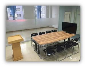 小班教室，多媒體授課