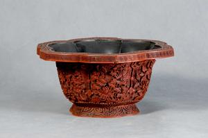 清雕漆花卉菱口盆 清雕漆花卉菱口盆