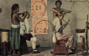 中國人剃頭編辮子的明信片