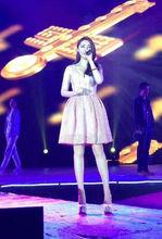 顏值女神、人氣歌手董怡菲