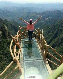 白石山景區玻璃棧道 白石山景區玻璃棧道