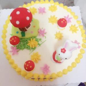 小兔子生日蛋糕