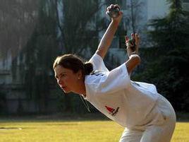 小金屬地擲球投擲姿勢 小金屬地擲球投擲姿勢