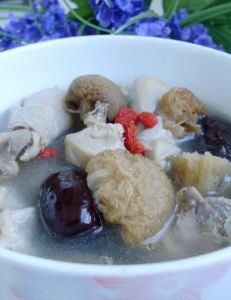 猴頭菇燜三黃雞 猴頭菇燜三黃雞