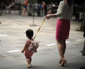 牽繩遛娃 牽繩遛娃