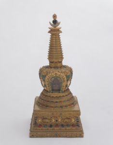 九成金嵌色石寶塔 九成金嵌色石寶塔