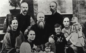 前排:戴存義妻子、戴存仁的子女