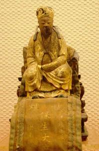 清金漆線雕保生大帝坐像