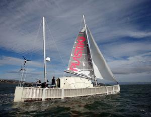 航行中的“帕拉斯提基”號