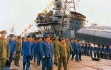 領導人視人民海軍第一型飛彈驅逐艦