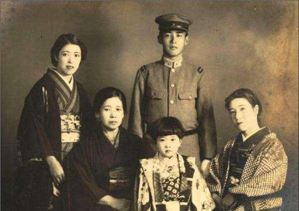 二戰時期,日本女人不僅慰安,更以自殺來鼓吹戰爭 二戰時期,日本女人不僅慰安,更以自殺來鼓吹戰爭