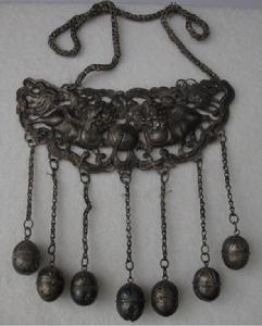 清末雙獅繡球單面銀鎖 清末雙獅繡球單面銀鎖