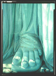 自由女神的腳版也是屬於“希臘腳”呢！