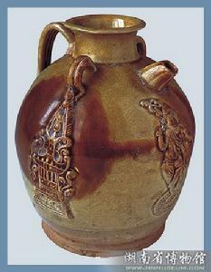 唐長沙窯褐斑貼花舞蹈人物瓷壺 唐長沙窯褐斑貼花舞蹈人物瓷壺
