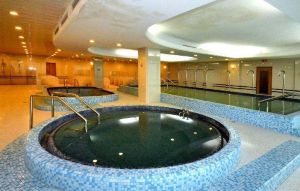 朝鮮首都平壤大同江畔新建成的柳京院內景之一。