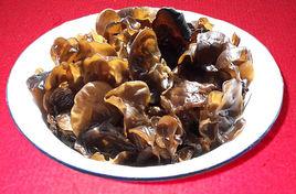 黑木耳燒草魚 黑木耳燒草魚