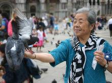 女畫家在歐洲遊歷