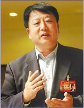 中國緊湊型雜交玉米之父-校友李登海