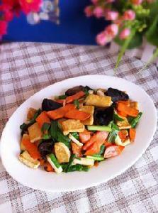 胡蘿蔔木耳蒜苗炒豆腐 胡蘿蔔木耳蒜苗炒豆腐