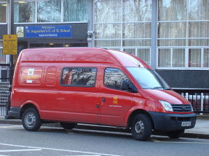 帶有皇家郵政商標的郵車