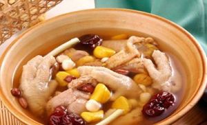 黨參黃芪燉雞湯