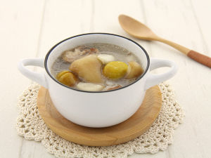 栗子排骨瘦肉湯 栗子排骨瘦肉湯