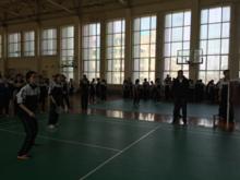 女生選手們在體育館內激烈的較量