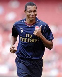 吉爾伯托[1976年生巴西中場吉爾伯托·席爾瓦]