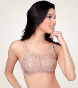 3607款，抹胸設計更安全