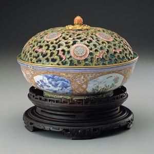 清乾隆畫琺瑯花薰 清乾隆畫琺瑯花薰