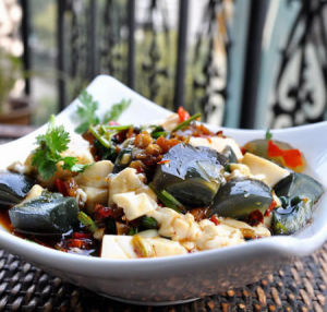 蒜蓉皮蛋拌豆腐 蒜蓉皮蛋拌豆腐