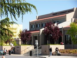 山麓及迪安薩社區大學 山麓及迪安薩社區大學