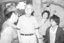 徐白侖在廣西忻城縣動員盲童入學