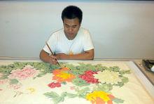 在創作工筆牡丹