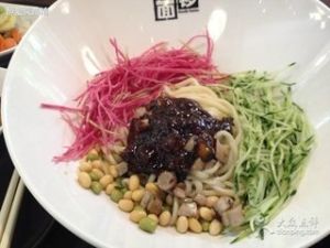 菌菇炸醬麵 菌菇炸醬麵