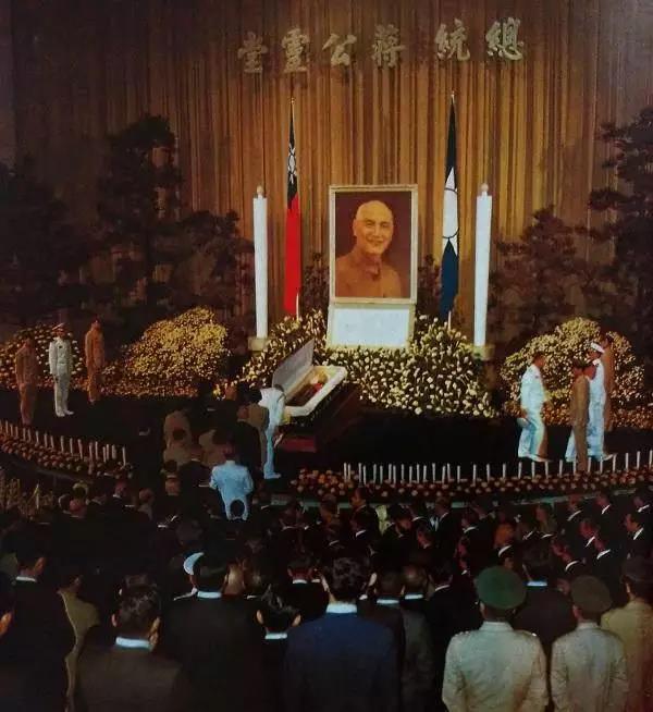 蔣介石逝世當晚的奇怪天象，是巧合還是迷信?