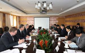 中華人民共和國國家食品藥品監督管理局邵明立局長會見英國藥品與健康產品管理局代表團一行