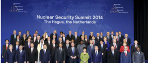 2014年3月25日，第三屆核安全峰會與會領導人集體合影。