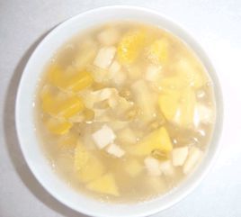 雪耳蘋果燉豬骨 雪耳蘋果燉豬骨