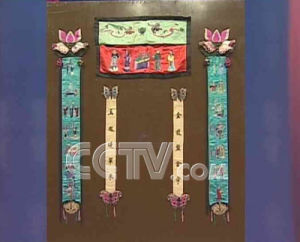 清晚期綠緞地繡人物花草輦聯 清晚期綠緞地繡人物花草輦聯