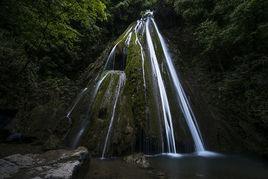 白布泉瀑布 白布泉瀑布