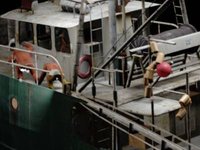 電腦生成的演員和救生圈特寫