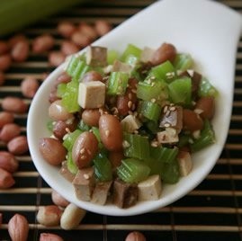 芹菜涼拌花生米 芹菜涼拌花生米